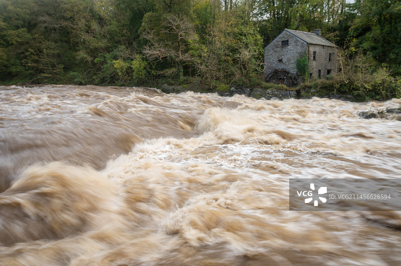 威尔士蒂菲河上的塞纳斯瀑布图片素材