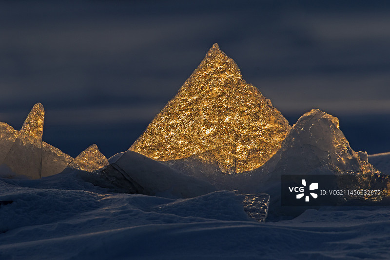 加拿大魁北克圣劳伦斯河彩色冰纹图片素材