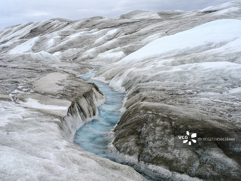 格陵兰冰盖融化地貌：排水系统与棕色沉积物，近康克鲁斯瓦格图片素材