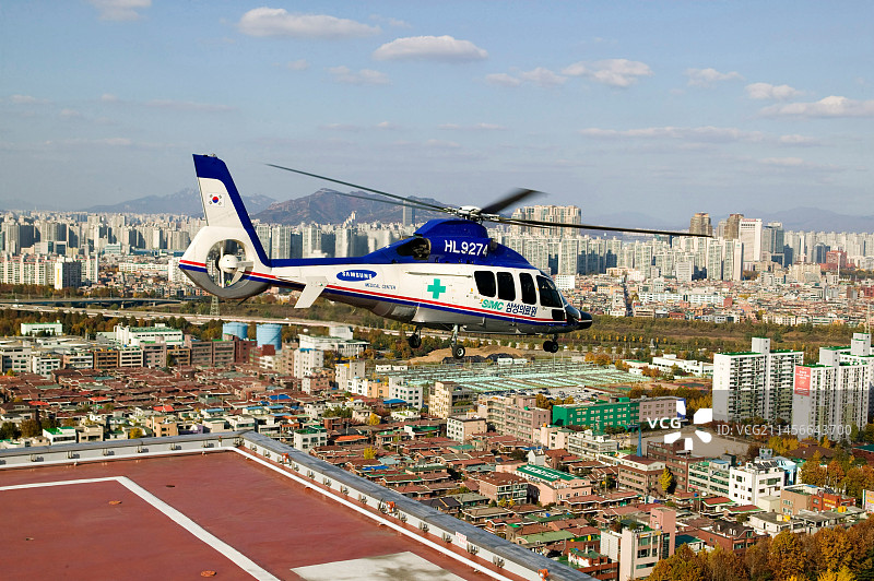 空中救护车起飞图片素材