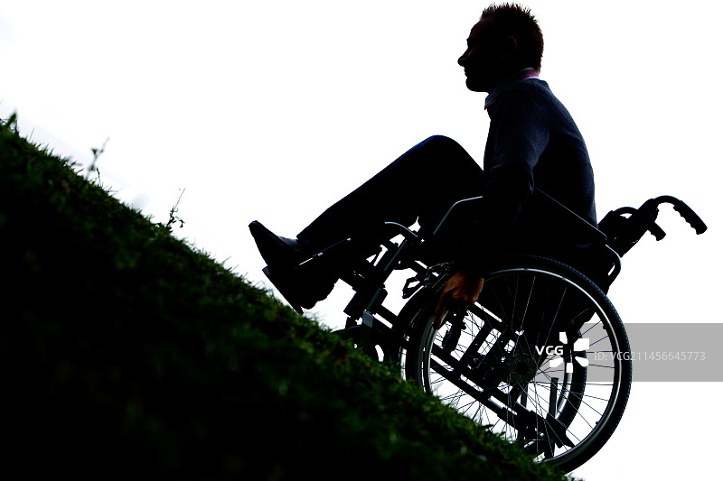坐轮椅的人图片素材