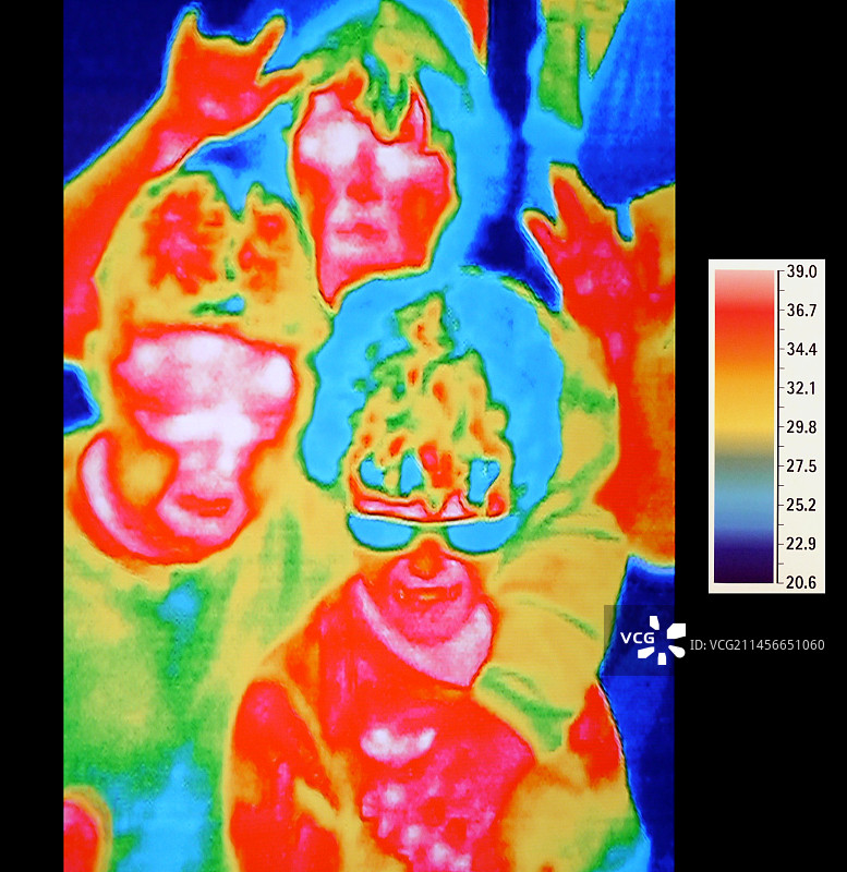 三个孩子的热成像图图片素材