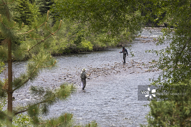美国科罗拉多州科内霍斯河钓鱼图片素材