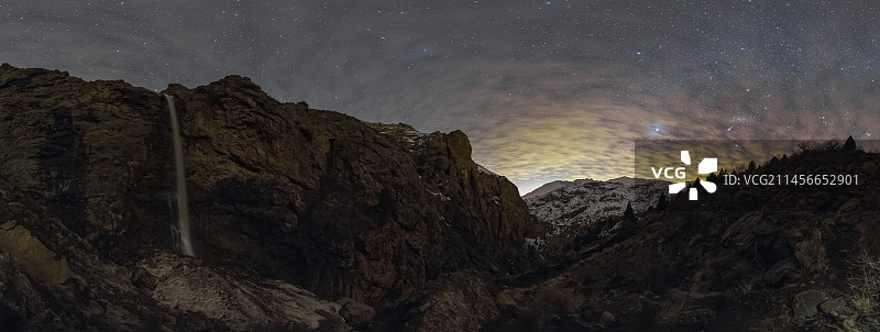 瀑布之上的夜空图片素材