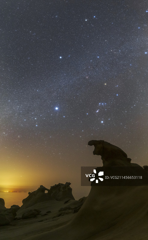 冬季星座和岩层图片素材