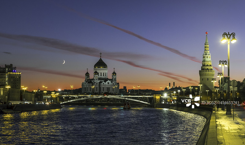 俄罗斯莫斯科上空的月牙图片素材