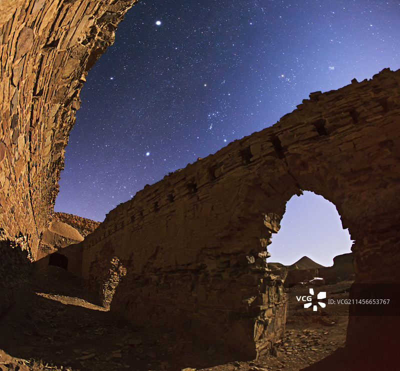 伊朗古驿站上空的夜空图片素材