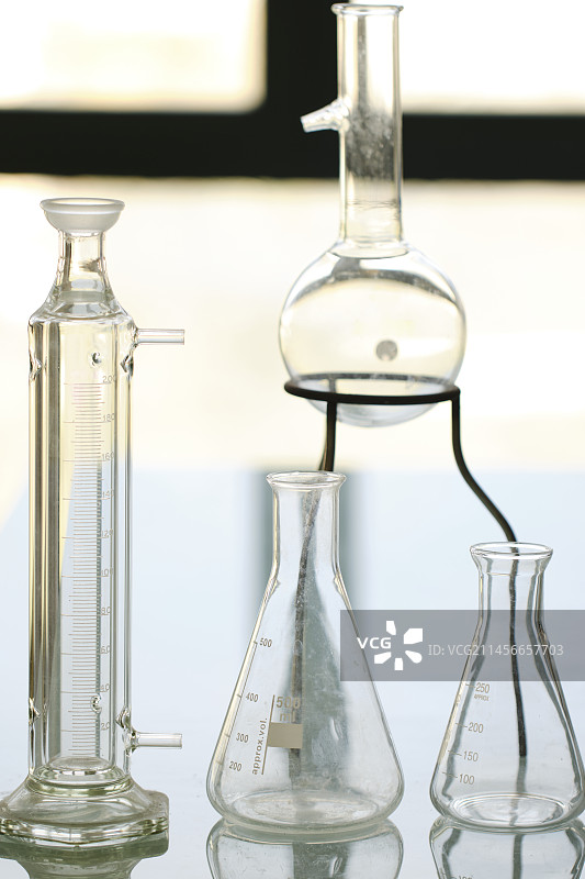 实验室中的玻璃瓶图片素材