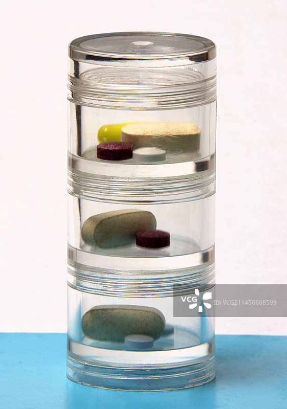 塔式药丸分配器图片素材