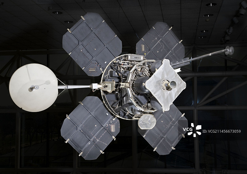 月球轨道飞行器图片素材