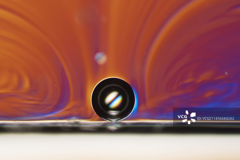 限制在涡流中的气泡，光学显微照片图片素材