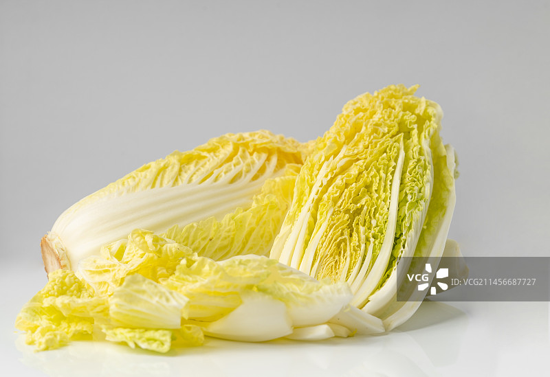 纯白色背景下的新鲜娃娃菜图片素材