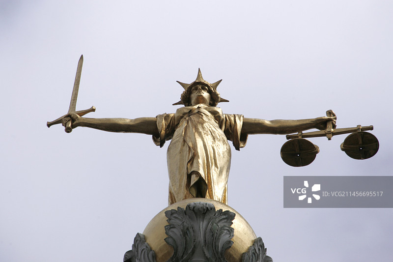 英国伦敦中央刑事法院的正义女神图片素材