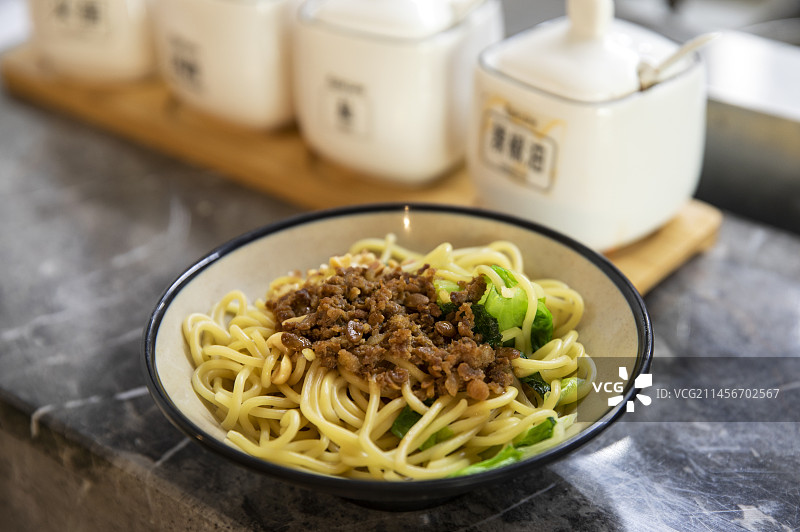 一碗炸酱面图片素材