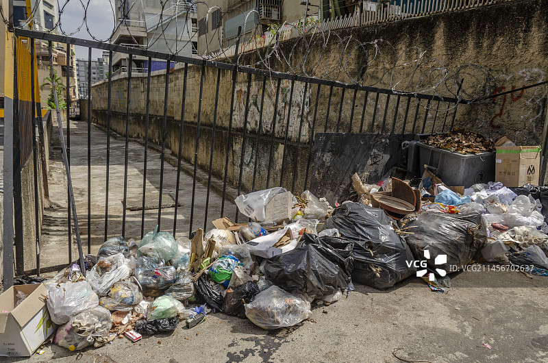 委内瑞拉新冠疫情爆发期间的街道垃圾图片素材