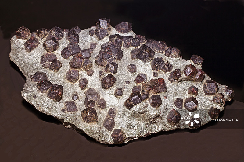 铁铝榴石图片素材