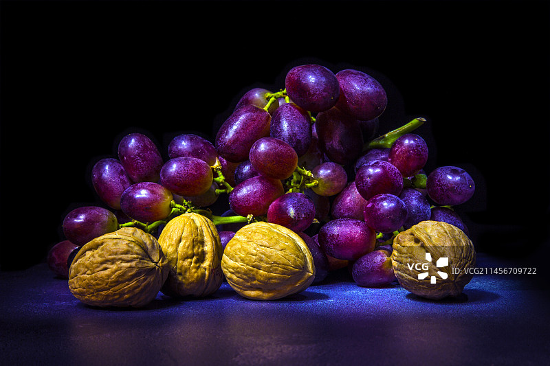 核桃与葡萄图片素材