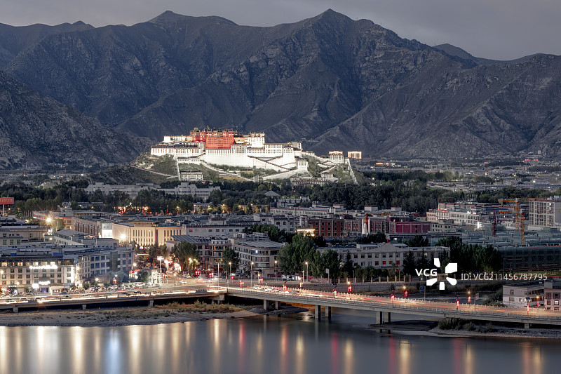 南山南--布达拉宫夜景图片素材
