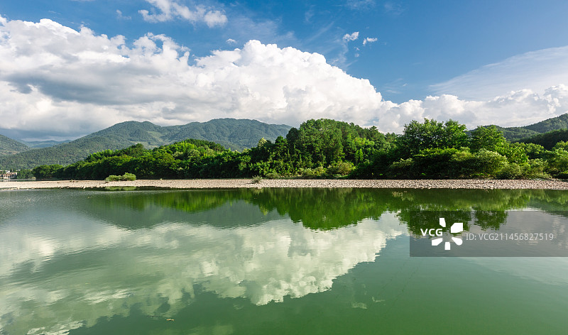 新安江风光山川湖泊倒影图片素材
