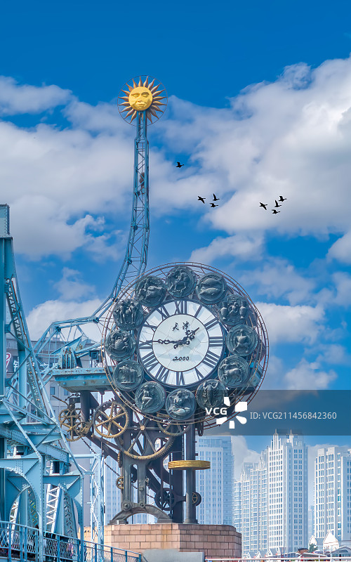 天津世纪钟,地标,巨钟,星座,竖幅全景图片素材