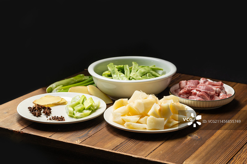 中国东北地方特色炖菜土豆炖豆角图片素材