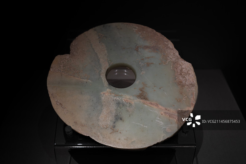 临夏州博物馆青铜时代齐家文化素玉璧图片素材