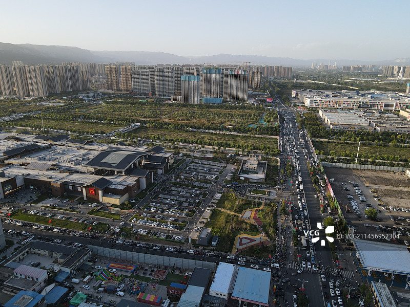 太原新开业的天美杉杉奥特莱斯图片素材