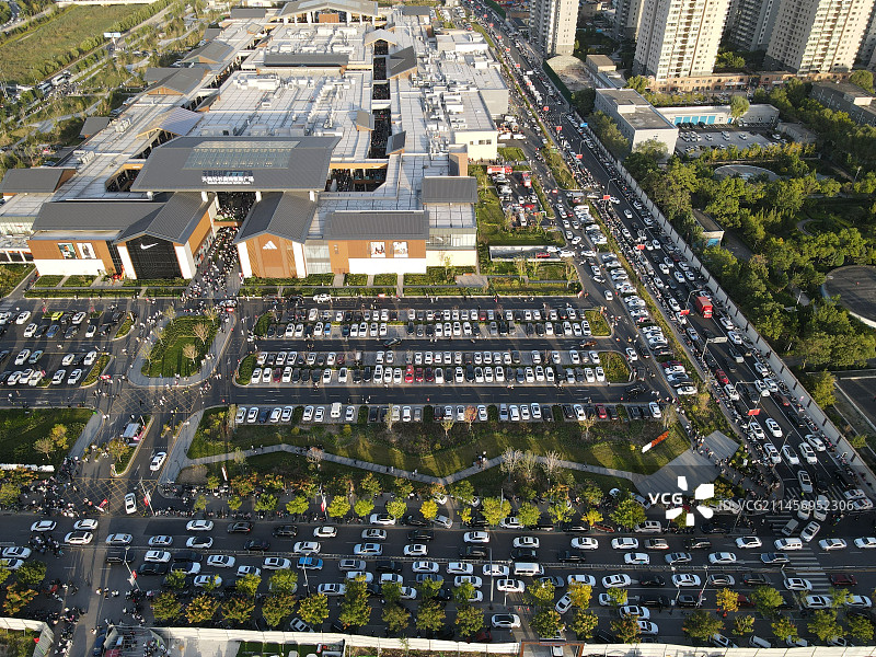 太原新开业的天美杉杉奥特莱斯图片素材