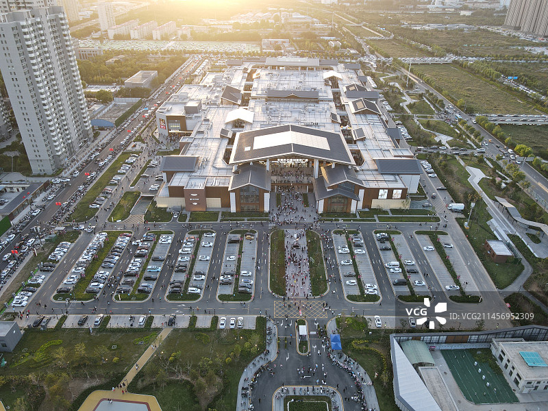 太原新开业的天美杉杉奥特莱斯图片素材