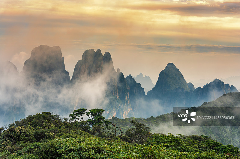 广西金秀圣堂山山顶风光图片素材