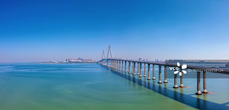 中国广东湛江海湾大桥风光图片素材