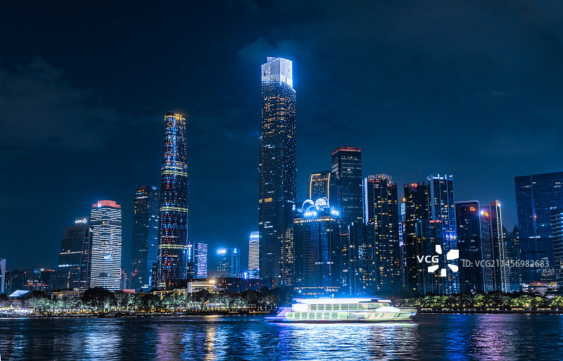 中国广州天河区珠江新城广州双子塔城市夜景图片素材