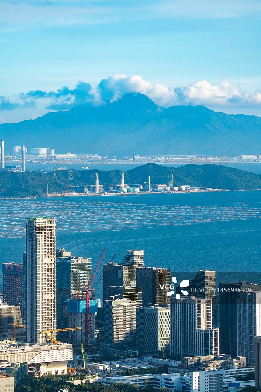 中国深圳前海城市风光天际线，隔海眺望香港元朗流浮山图片素材