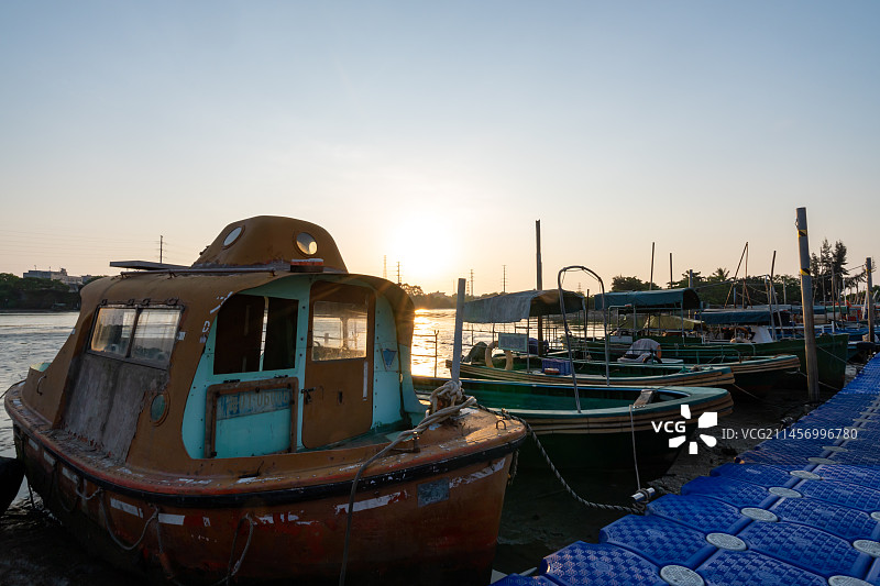 海南省海口市南渡江渔村码头图片素材