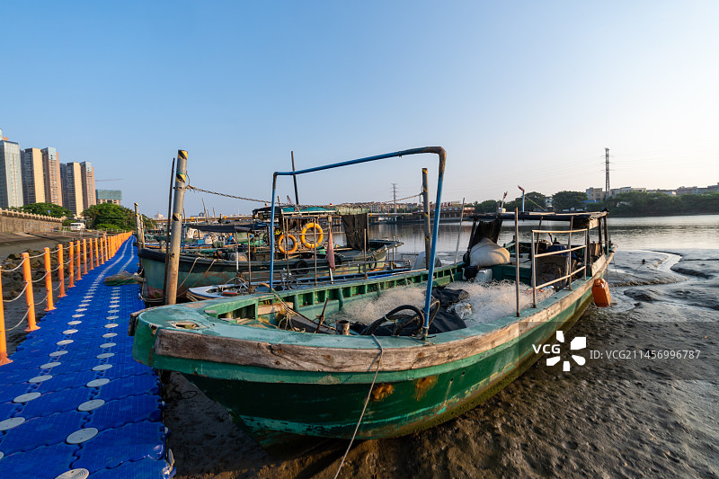 海南省海口市南渡江渔村码头图片素材