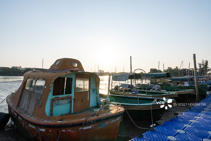 海南省海口市南渡江渔村码头图片素材