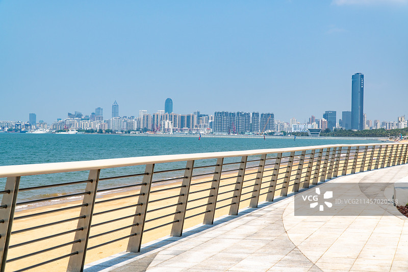中国海南省海口市假日海滩观海台海南栈道图片素材