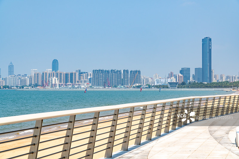 中国海南省海口市假日海滩观海台海南栈道图片素材