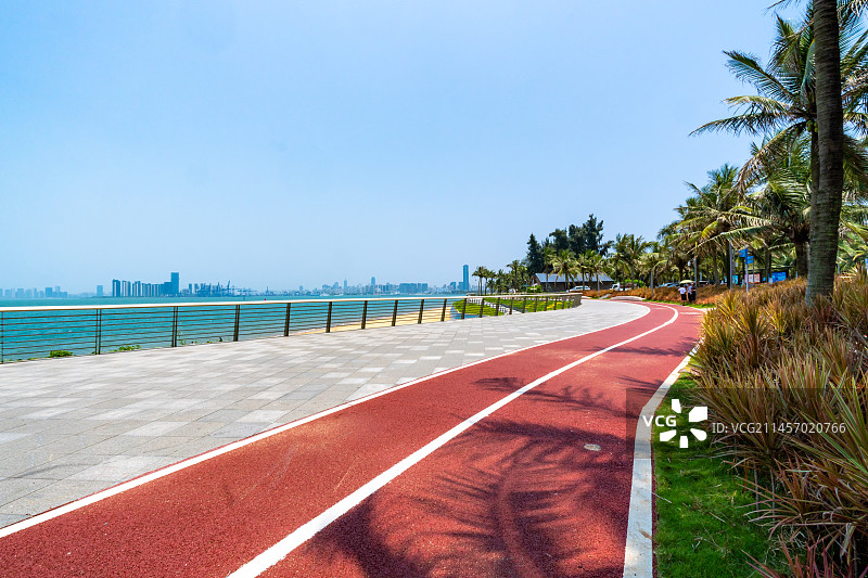 中国海南省海口市假日海滩观海台海南绿道图片素材