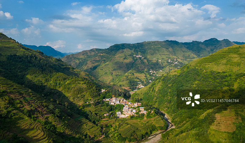 云南省宣威市阿都乡的乌蒙山脉风光图片素材