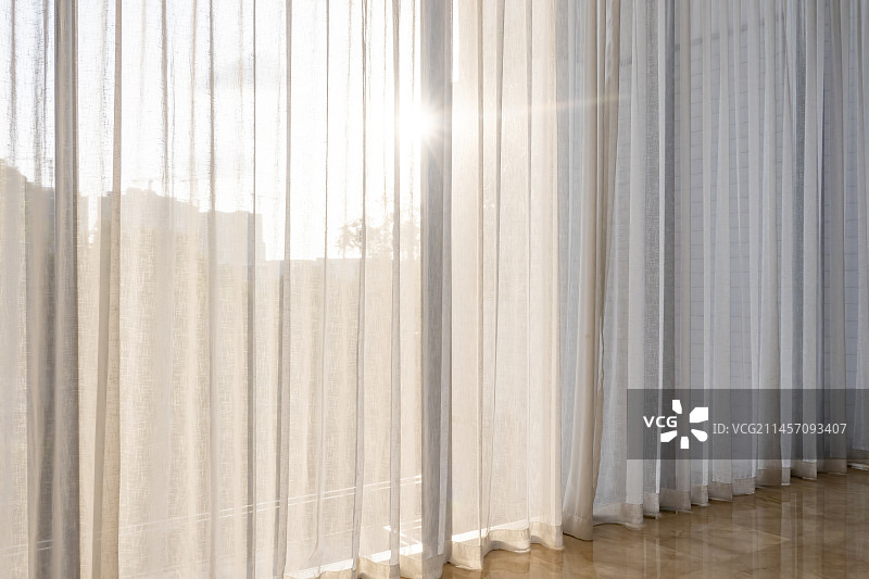 早晨的阳光透过客帘图片素材