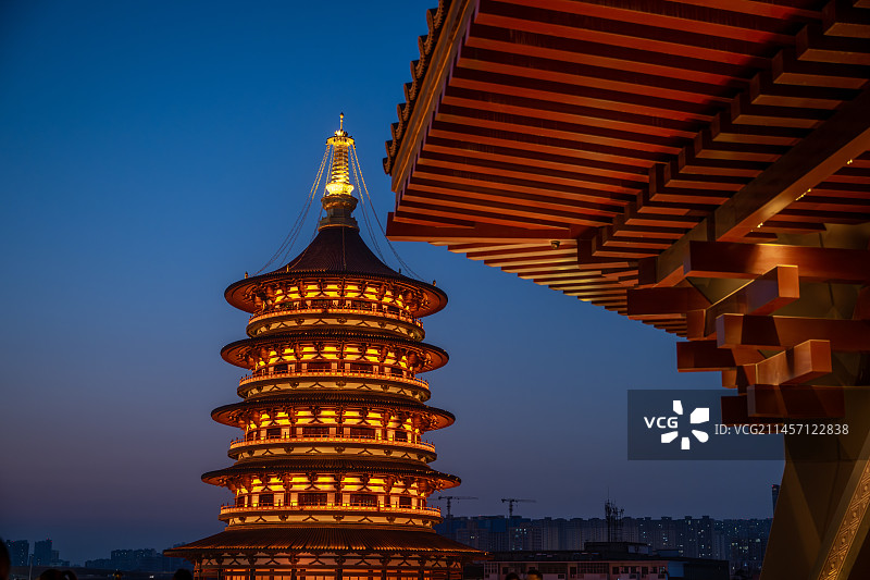 隋唐洛阳城国家遗址公园天堂明堂景区夜景图片素材