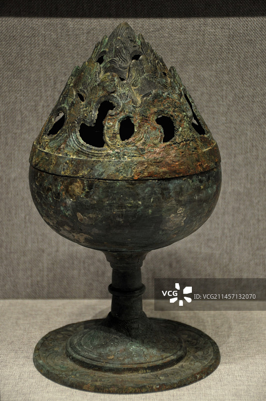 包头博物馆汉代青铜傅山炉图片素材