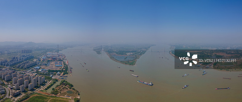 镇江金山寺上空拍摄的长江全景图片素材