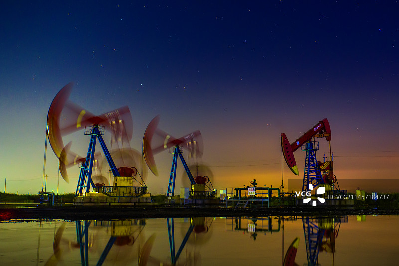 曹妃甸湿地油井图片素材