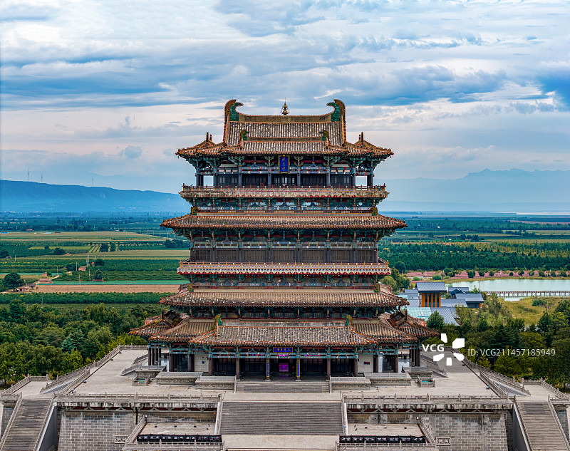 山西运城鹳雀楼中国四大名楼航拍蓝天白云全景景观图片素材