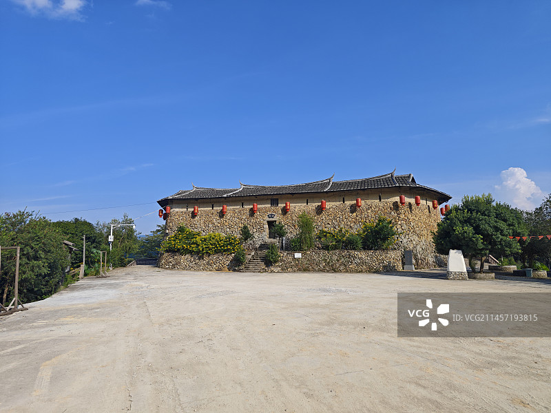 闽清娘寨石砌寨堡历史建筑和民俗红色灯笼图片素材