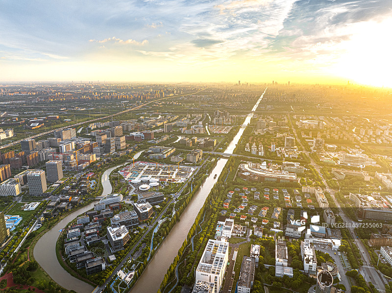 张江人工智能岛 上海市浦东新区张江科学城人工智能产业集聚区 川杨河 日落晚霞中的高科技产业园图片素材