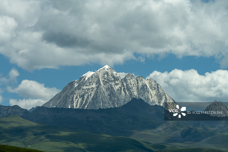 亚拉雪山图片素材