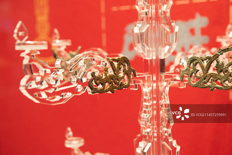 青海省博物馆羽人连枝灯铜构件图片素材